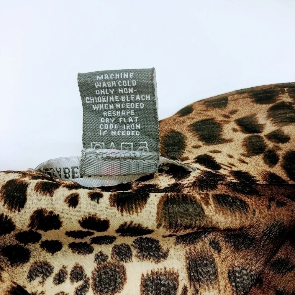 🎉Isabella Rodriguez Animal Print Top w/ Ruffles - Picture 7 of 8